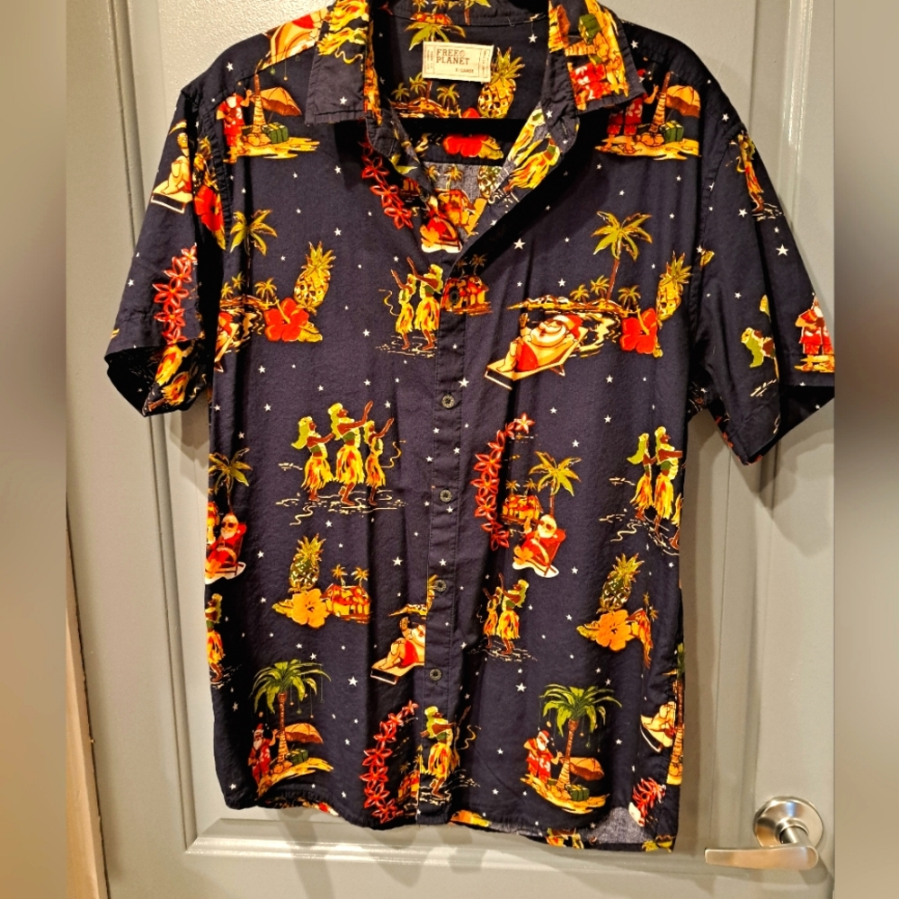 Free Planet Men's XL Hawaiian Hula Girl Santa short sleeve button down shirt.